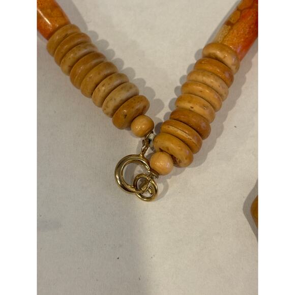 Vintage Carved Wood Necklace Apple Sponge Coral Shells - Picture 5 of 5